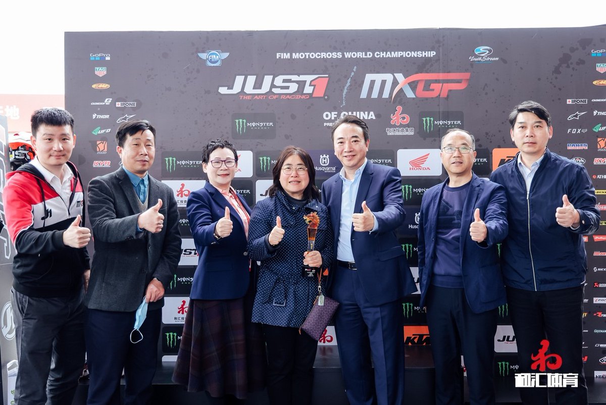✨MXGP EXHIBITION SHINES AT 2024 F1 CHINESE GRAND PRIX✨ H&H Sports hosted an impressive MXGP Exhibition at the Shanghai International Circuit with more than 80,000 visitors at the MXGP booth🔥 Find out more👇 mxgp.com/news/mxgp-exhi… #MXGP #Motocross #MX #Motorsport #MXGPChina