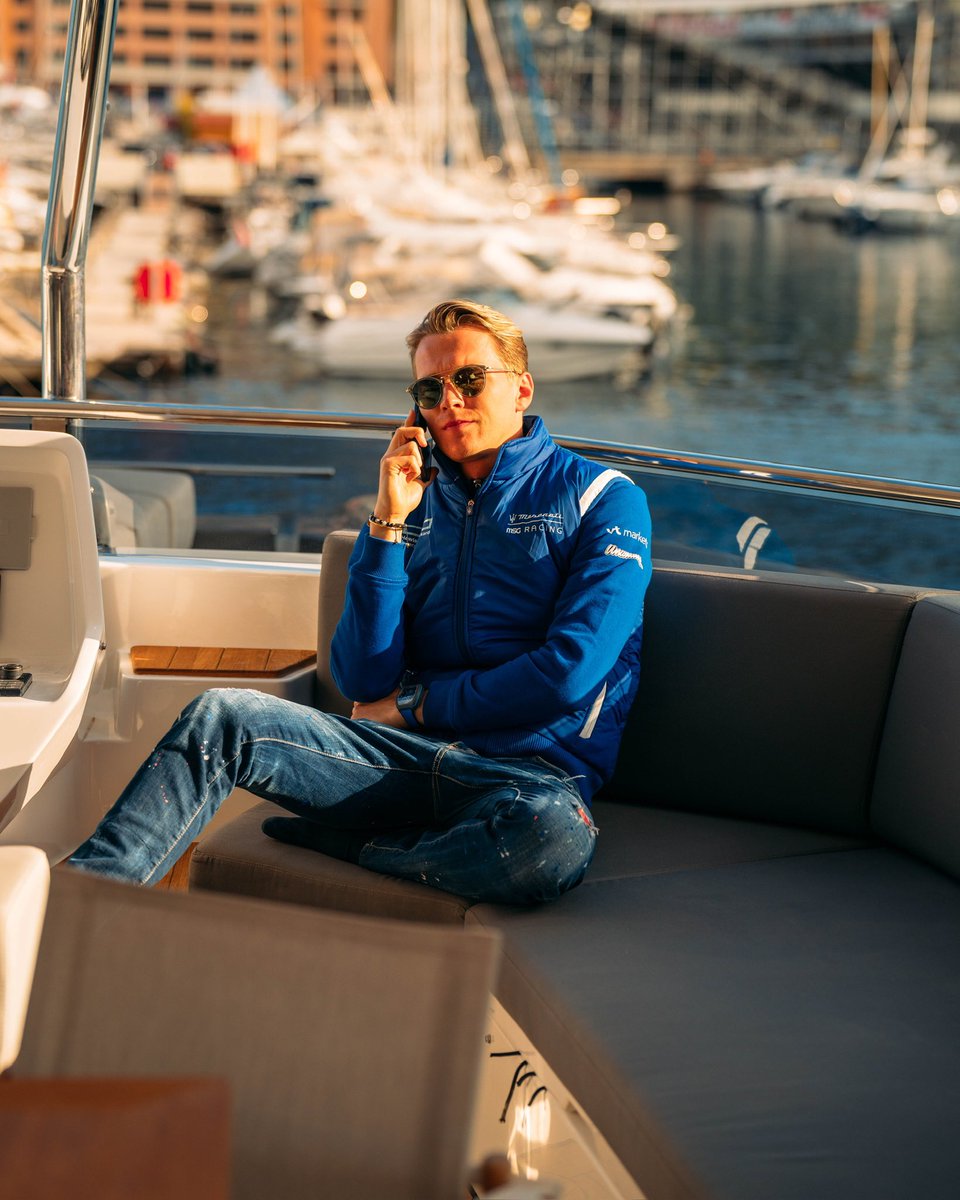 “Hello? 📞 Yeah, I’m just calling to remind you that it’s Race Day in Monaco!” Let’s gooo! 🇲🇨