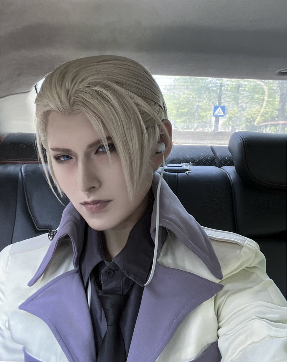 You will not talk to Rufus Shinra when he's on the phone.

#ff7   #ff7r   #rufusshinra #cosplay #ルーファウス
