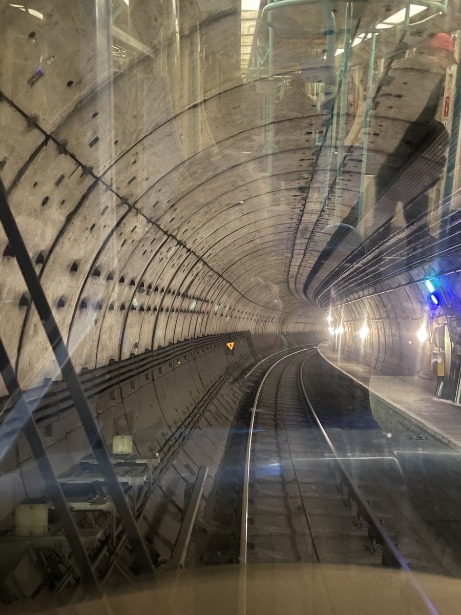 Driver’s seat on the DLR today 💪🏻 #DocklandsLightRailway #London