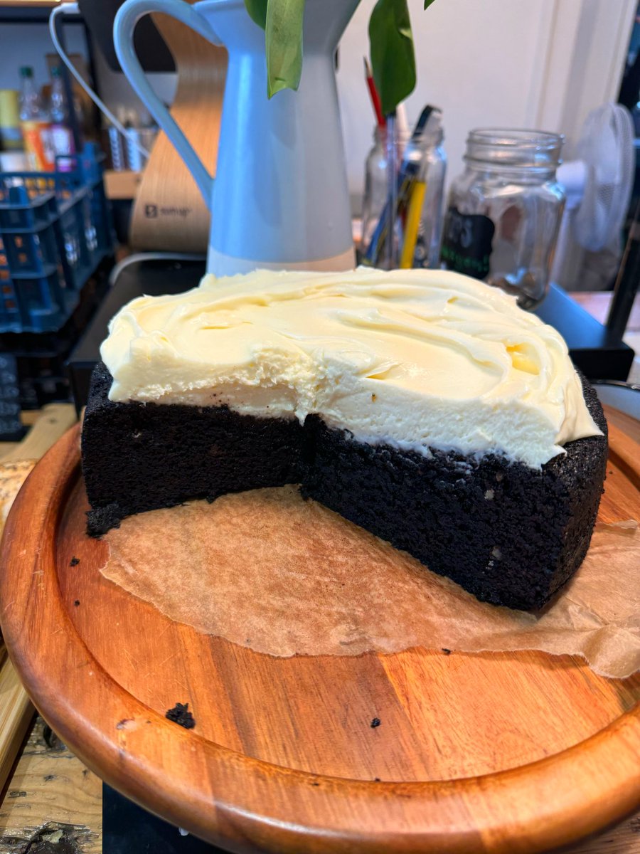 Big choice today at BROOK Coffee Rooms in Sheffield… went in for the rhubarb & vanilla cronut… got distracted by the Guinness cake ❤️❤️ Which one do you go for?