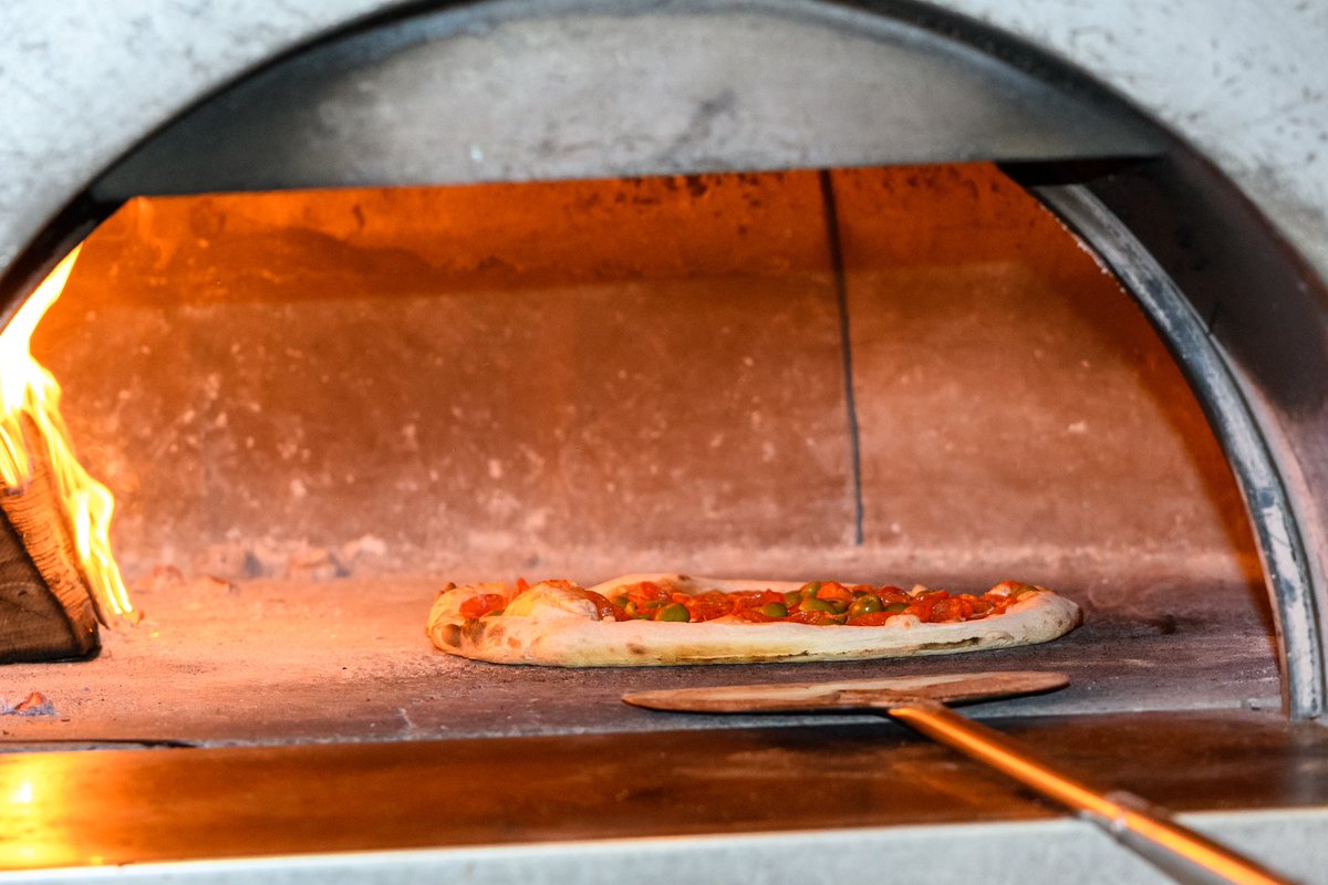 My Pompeii pizza 🍕in the wood burning oven at Pizzeria da Romolo in Centretown Ottawa. #ottawa #photography instagram.com/p/C6PgDP_gQeO/…