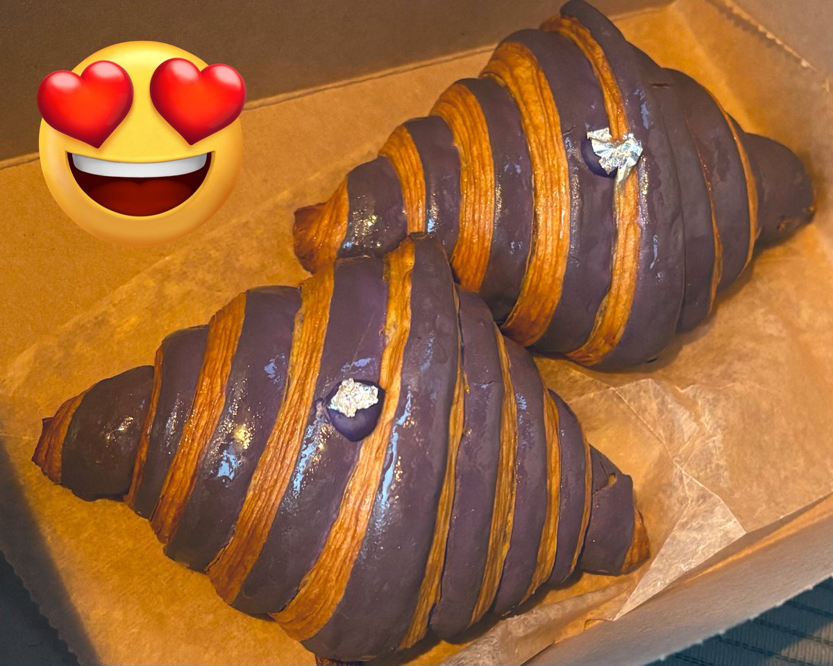 Ube croissants 💜🥐 at Jade Tea House #DavieFL 🔥🔥🔥