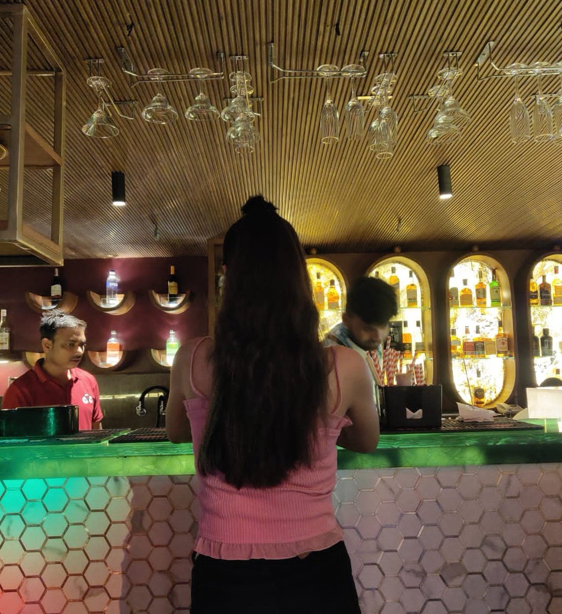 saloniiisinghh's tweet image. Back pose and a sprinkle of adorable. #BackPose