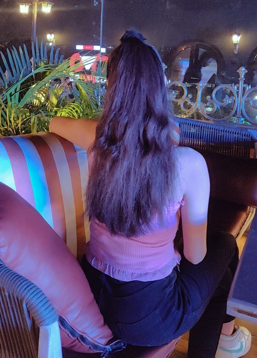 saloniiisinghh's tweet image. Back pose and a sprinkle of adorable. #BackPose