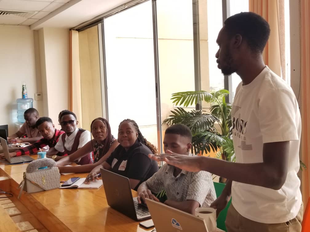 💡 Hackathon Update💡@CraneCloud_io had a successful platform #demo and the teams have been formed and are in full swing of collaboration and brainstorming. @ATCommunityKla

Stay tuned for the incredible solutions that emerge!

#AgriTechHackaton #ATDevUg #CloudTech