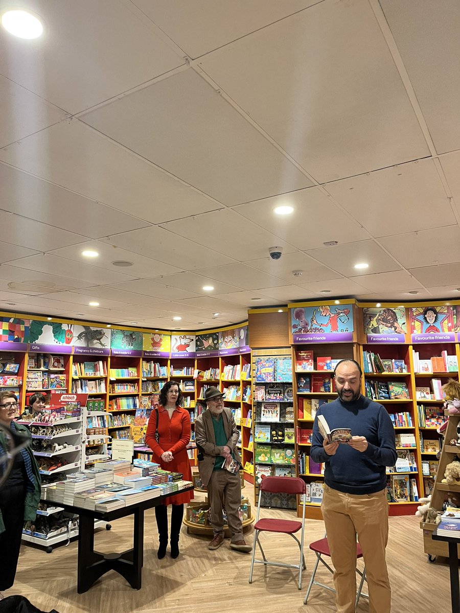 It was fantastic to attend to the book launch today of @PhilipKavvadias’s new book ‘Mission Microrapter.’ This is a fantastic book for reluctant readers - especially boys. Philip is also available to visit schools!
