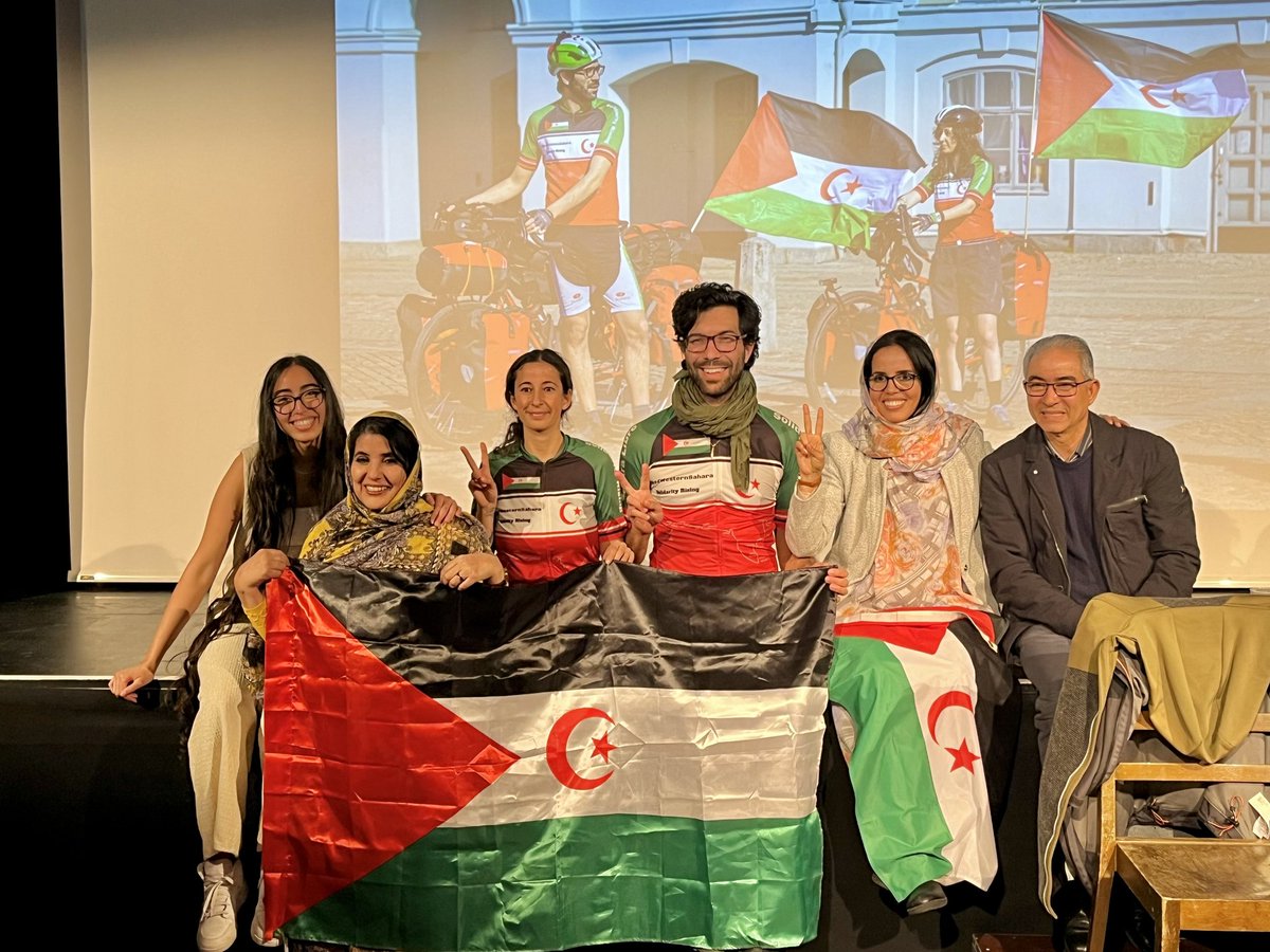 Yesterday we met with the local Saharawi community on Switzerland which was such a treat. . According to UNdata there are 612.000 Saharawis in the world today making Western Sahara the biggest colony in the world both in terms of population and in terms of area.