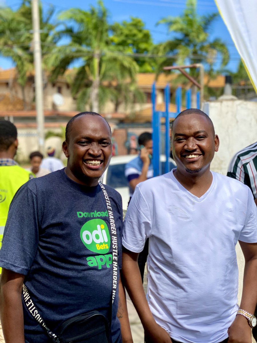 Aluta Captain @mash_sir with a fan #KOT5Aside