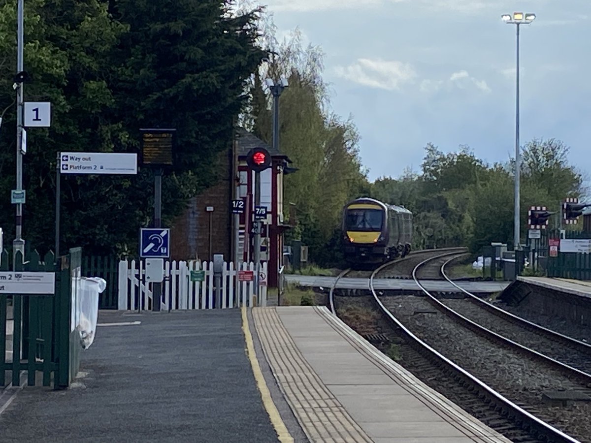 TraceyDagley's tweet image. Some random captures on my travels yesterday #EMR #Class170 Newark Castle