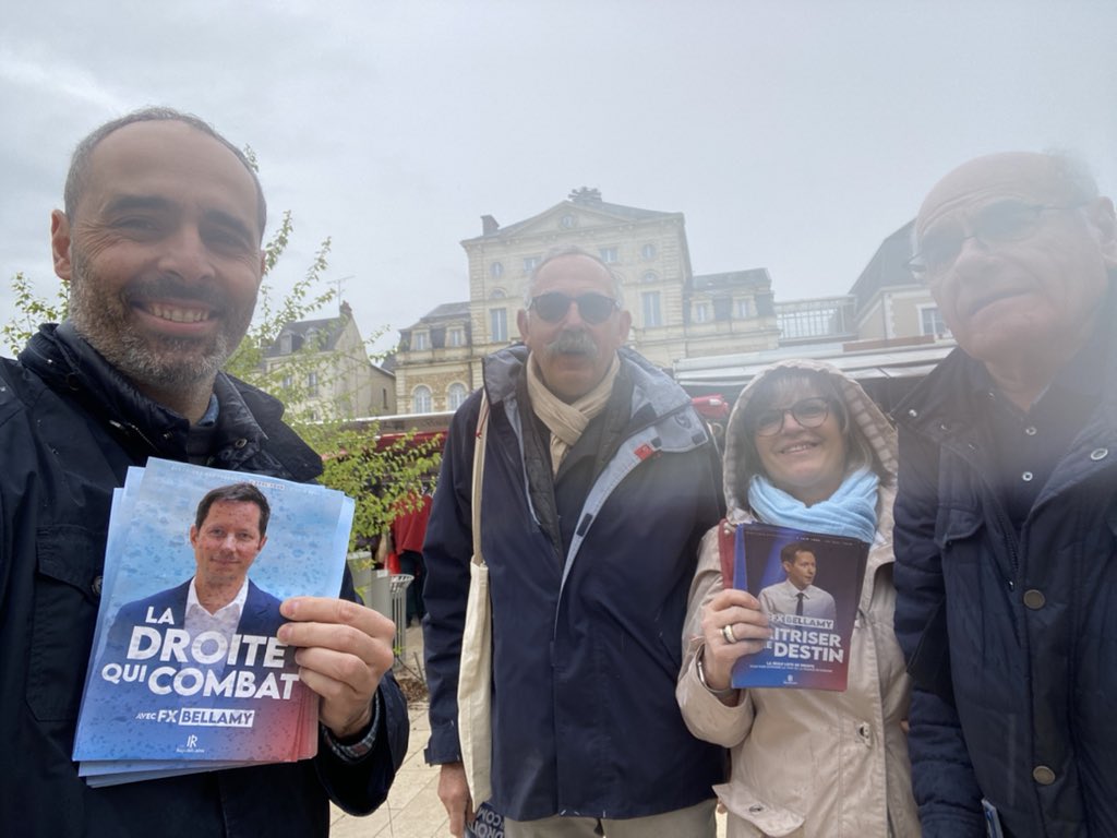 Motivés sous la pluie de Nogent-le-Rotrou pour soutenir la campagne de @fxbellamy pour les #Européennes2024