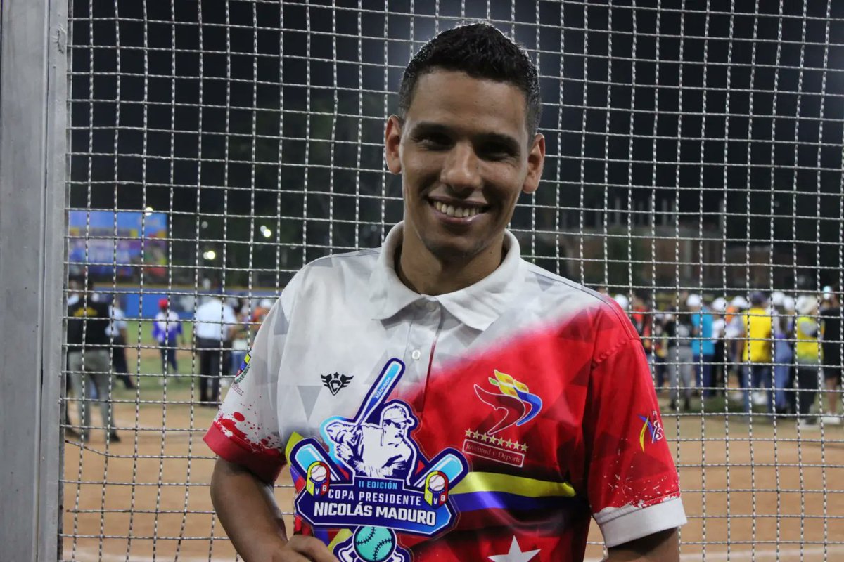 #Nacionales2024 ⚾️🇻🇪 #Final Momentos de la celebración de @Asobemiranda luego de ganar el Juego final del LXVI Campeonato Nacional U18 🏆 🗺️ Charallave 💻 fevebeisbol.org 📷 @guilloyaber #FEVEBEISBOL #SembrandoBeisbol #U18WorldCup