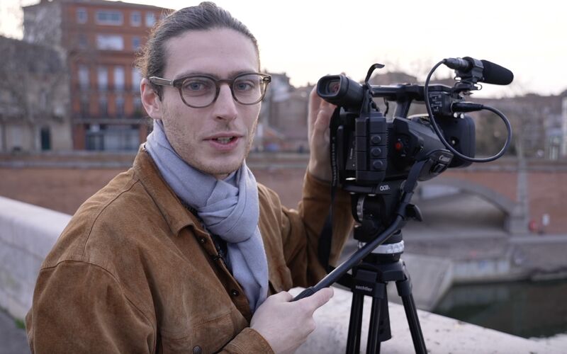 Un immense bravo à Louis Vial, étudiant en 3e année à l'EjT et lauréat de la bourse Jean d'Arcy de France Télévisions. Une prestigieuse distinction qui récompense un étudiant brillant et motivé. 
 Fiers de nos étudiant !!