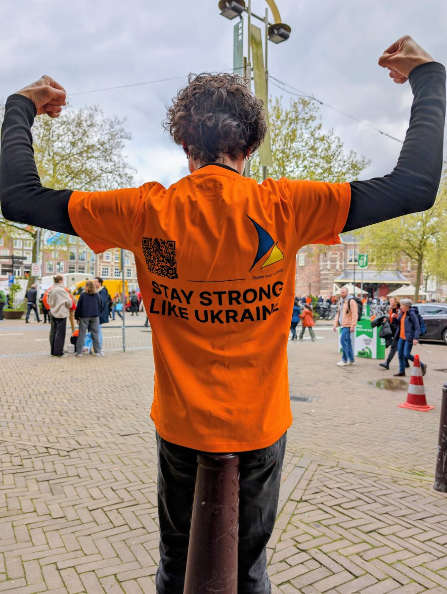 Thermoshirt tijdens #Koningsdag Maar zoals @zeilen_vrijheid zegt: #StayStrongLikeUkraine!