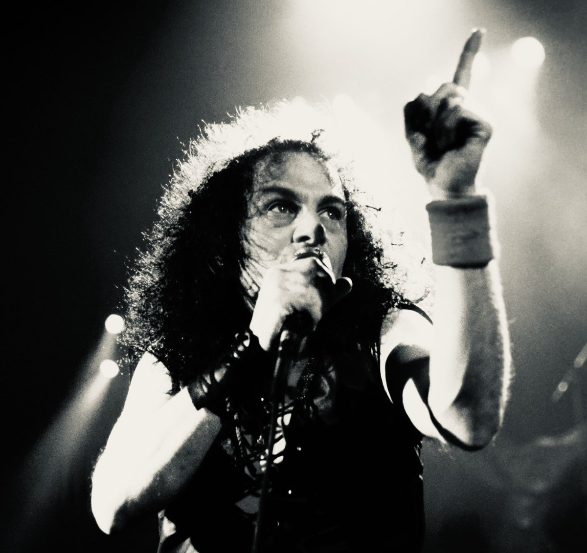Don't talk to strangers
Because they're only there
To do you harm
Don't write in starlight
Because the words may come out real #RonnieJamesDio #HeavyMetal #VivianCampbell #VinnyAppice #JimmyBain #ClassicRock