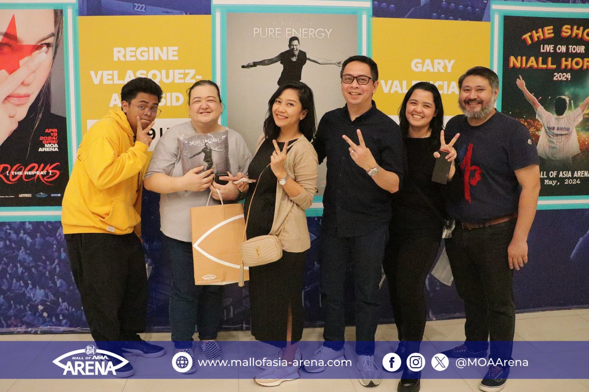 The fans are coming together at the SM Mall of Asia Arena to celebrate the one and only @garyvalenciano1 for his highly anticipated Day 2 of #PureEnergyOneLastTime!

#GaryValencianoAtMOAArena
#ChangingTheGameElevatingEntertainment