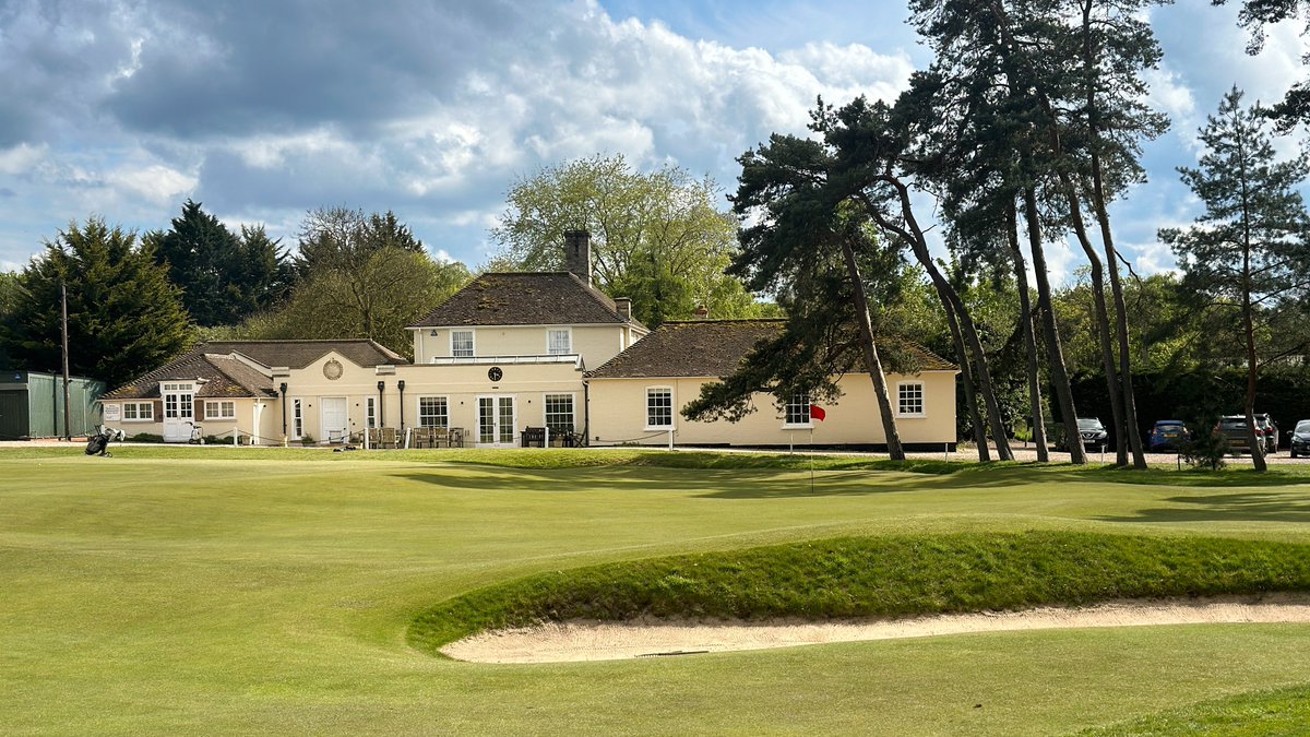 A quick visit to Royal Worlington and Newmarket yesterday. It was a gorgeous afternoon and this is such a peaceful place to play golf. Charm personified!