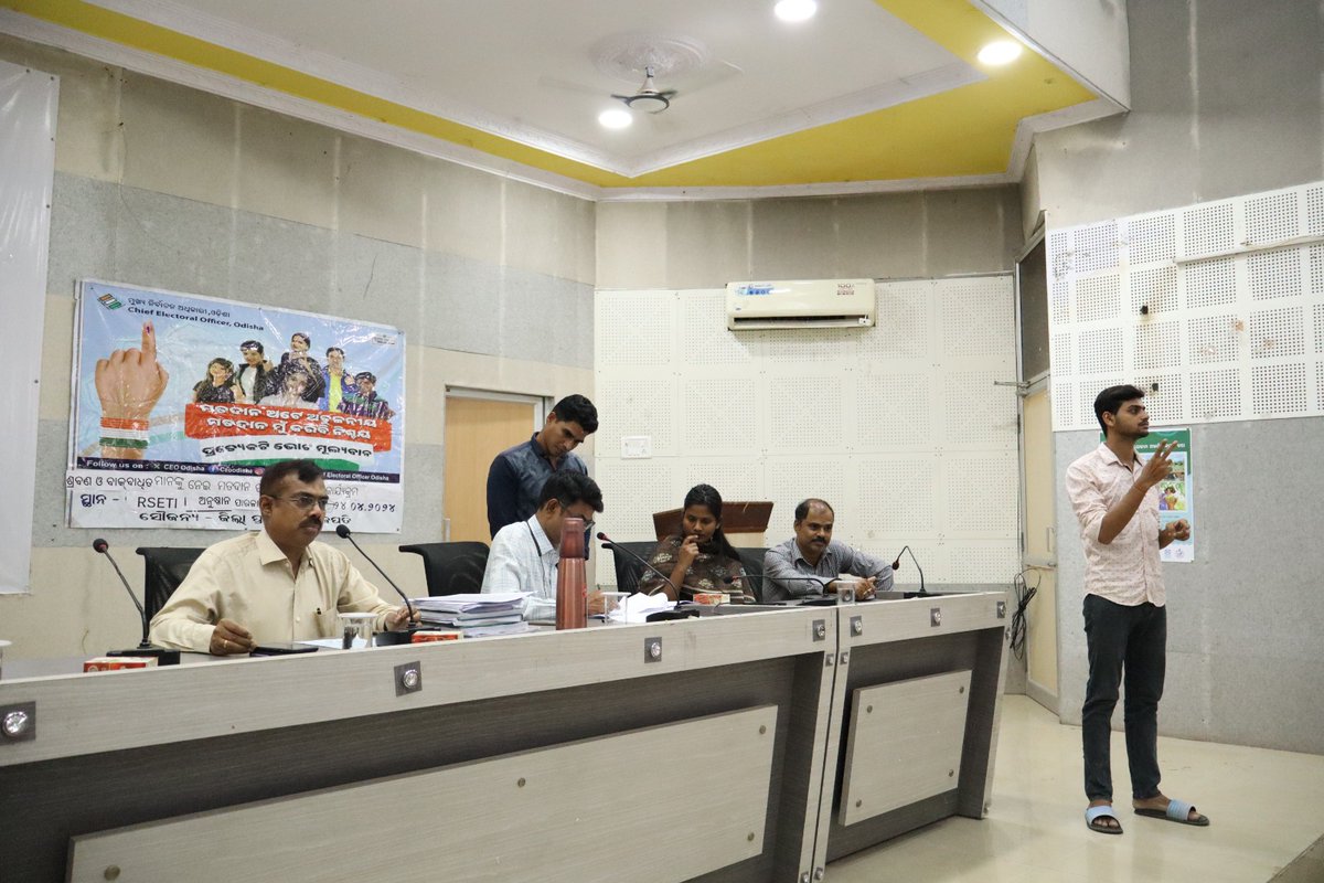 Awareness programme for hearing and speech impaired voters for maximum participation in SGE-2024 in presence of DEO Gajapati ADM PA ITDA and other district level officer at RSETI conference hall.
#ECISVEEP
#CEOODISHA