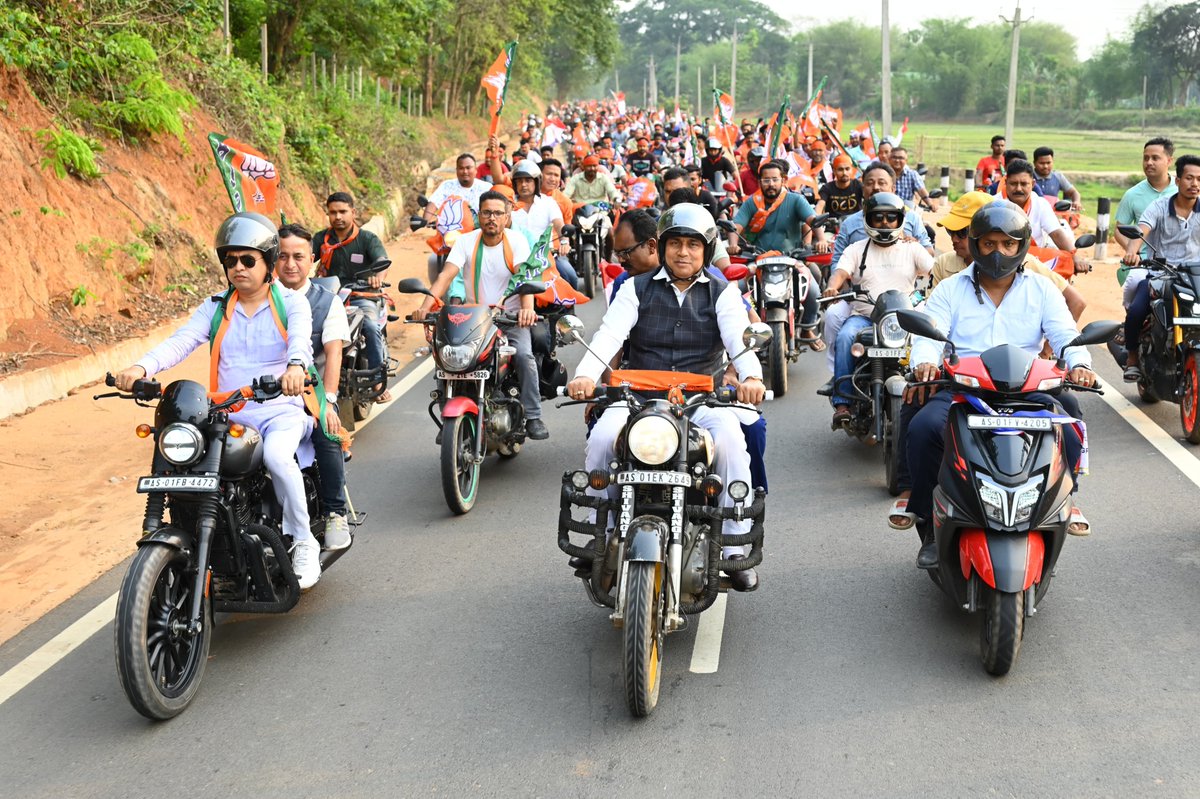 Joined the enthusiastic karyakartas of @BJP4Assam in spectacular bike rally, traversing from NH 27 to Kalangpar! #AbkiBaar400Paar