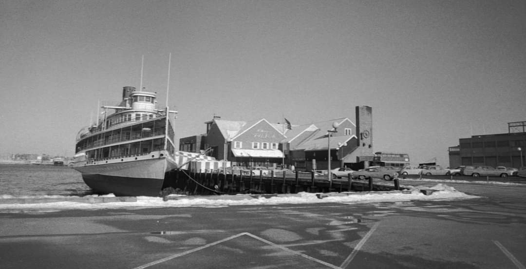 Thanks to Arthur Furst for this one! SS Peter Stuyvesant Anthony’s Pier 4. It was destroyed in the Blizzard of ‘78. @arthurfurst