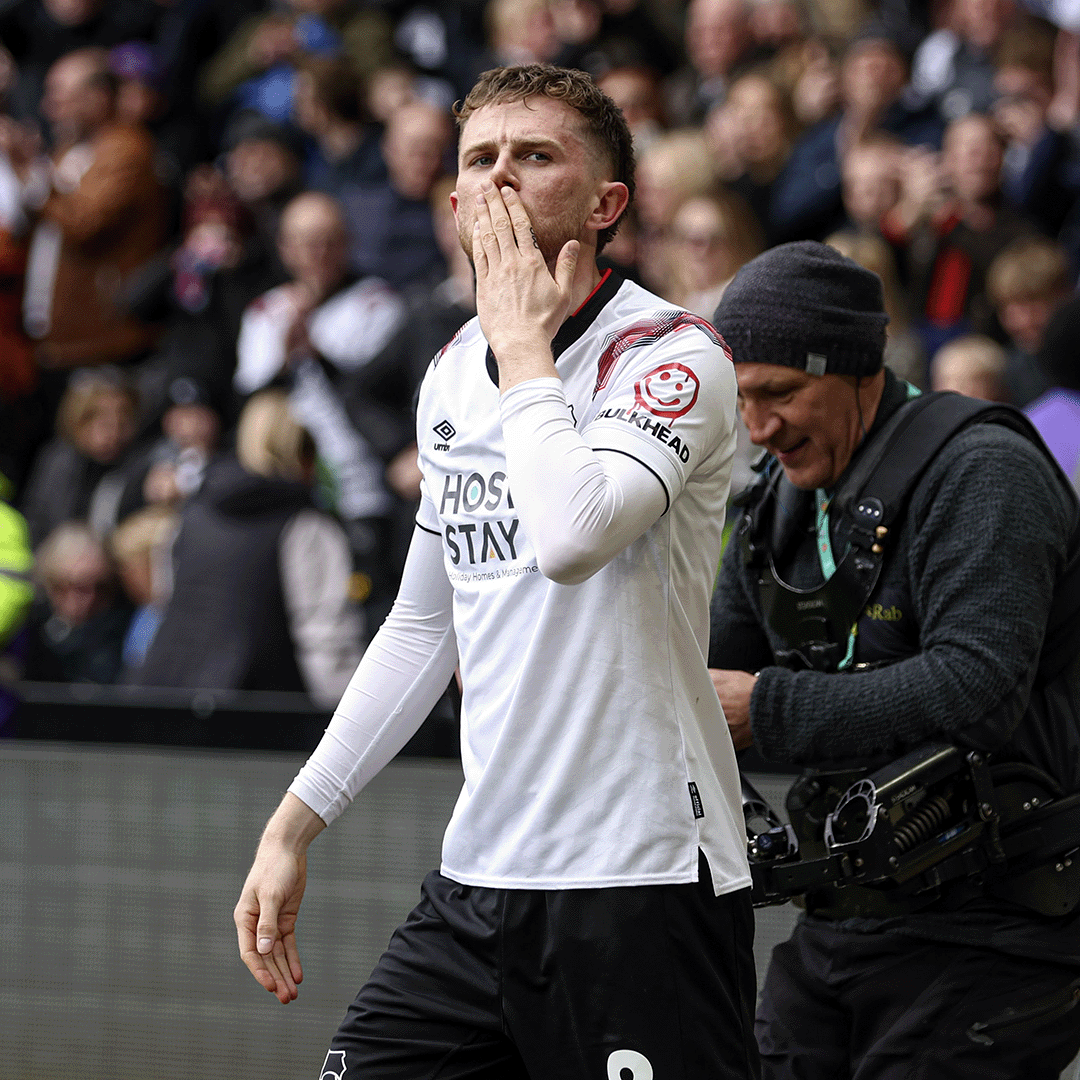 dcfcofficial's tweet photo. 😗💋

#DCFC https://t.co/9c5i8G7xkP