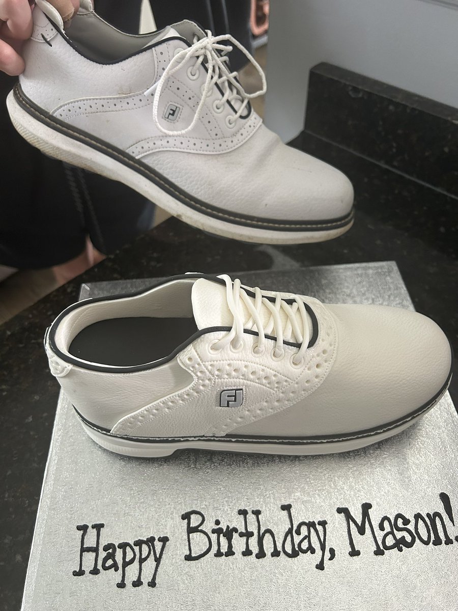 Such amazing talent by @spoonfullasugar again this year to pull off this @FootJoy @Titleist cake design!  👟 ⛳️ 🎂