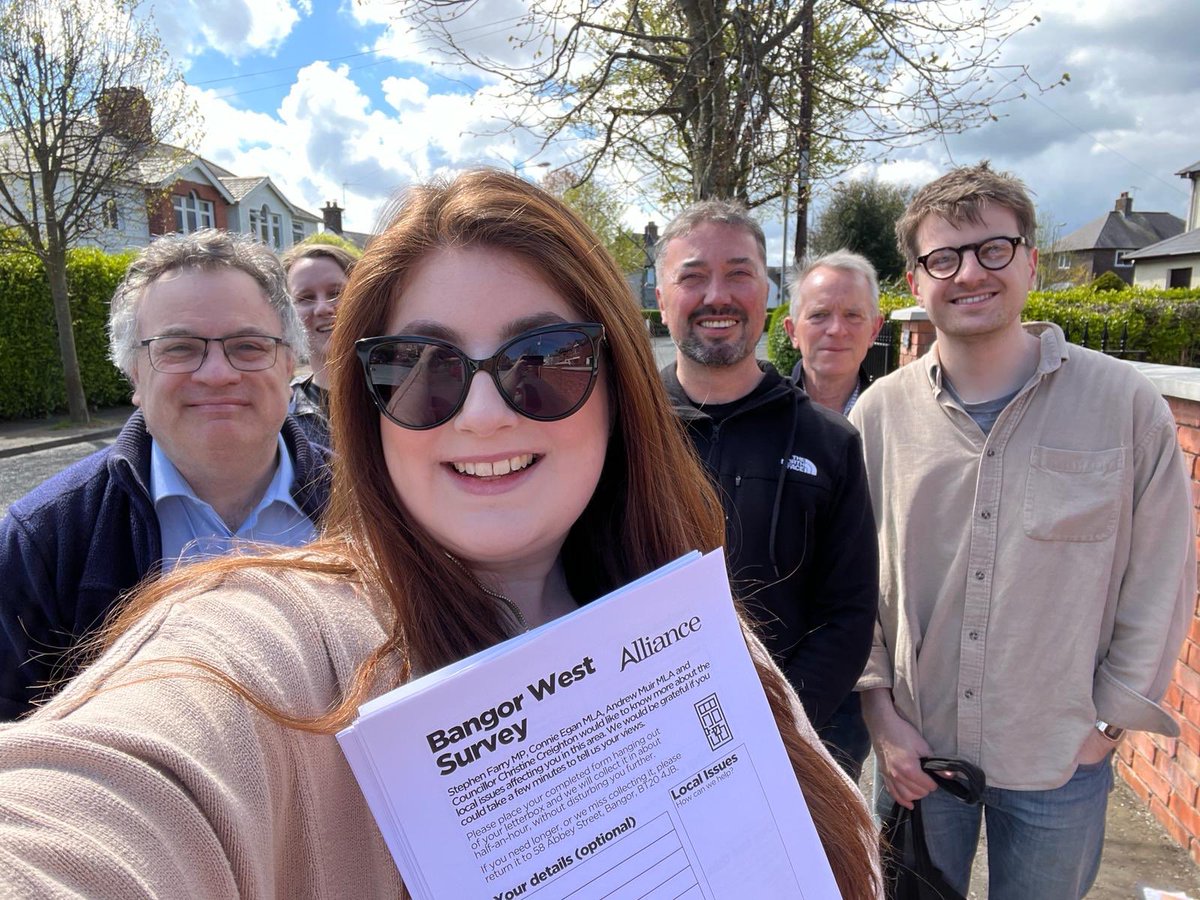 Lovely morning spent engaging local residents in Bangor West about the issues that matter to them. That includes quality of life issues like potholes, dog fouling, and neighbourhood services, which @StephenFarryMP is very happy to address.