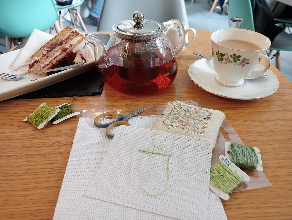 Getting cosy @LiquidJadeHull with a cuppa, a gorgeous slice of cake and my stitching.