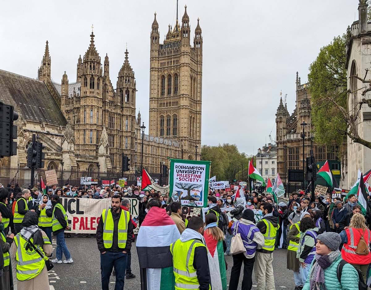 Student bloc joining the #Palestine demo in London #FreePalestine