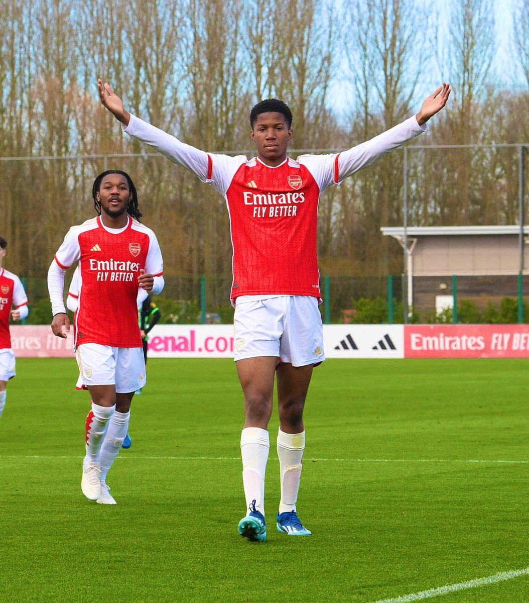At 16, Chido Obi has scored 5 goals in the first half against Norwich with the Arsenal U18s. ⭐️🎩 

He has now scored 26 goals in 16 games this season in the U18 Premier League. 🥵💎