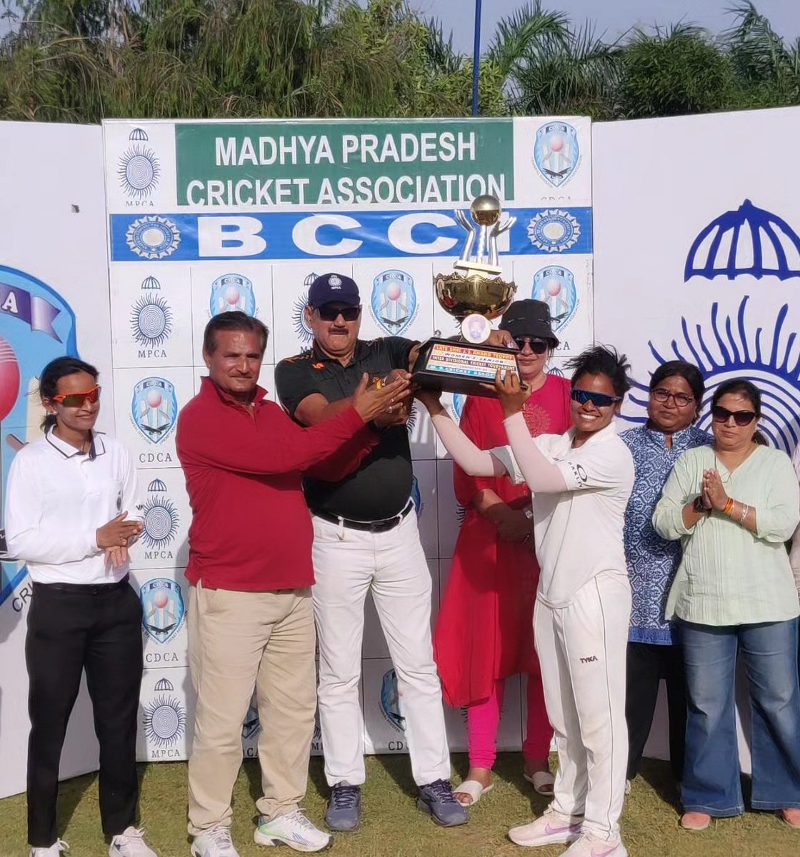 Bhopal defeated Shahdol by 81 runs in the final of JS Anand Trophy to clinch the trophy! 🏆🥇 For their combined efforts, Priti Yadav & Rahila Firdoush were adjudged as players of the match! 🌟 Watch the replay on our youtube channel! 📺▶️ #cricket #mpca #bhopal #womenscricket