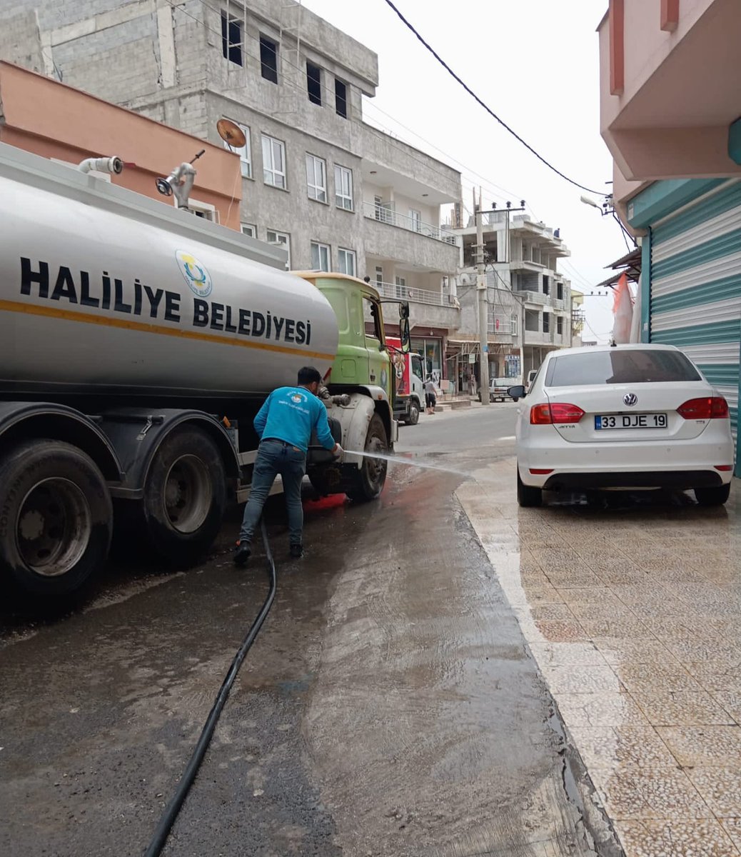 Temizlik İmandandır.

↪️ Karşıyaka Mahallesi 

Tertemiz bir Haliliye için Ekiplerimiz 7/24 Cadde ve Sokaklarda Yıkama ve Temizlik Çalışmalarını Sürdürüyor.
@mcanpolatnet