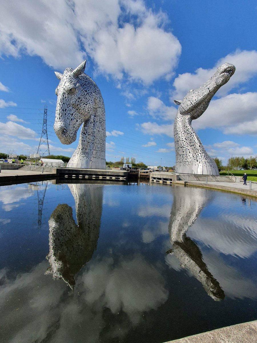 The sun is shining and its a day to celebrate #10years of #Scotlands #TheKelpies. @scottishcanals @falkirkcouncil @VFalkirk @scottsculptures.