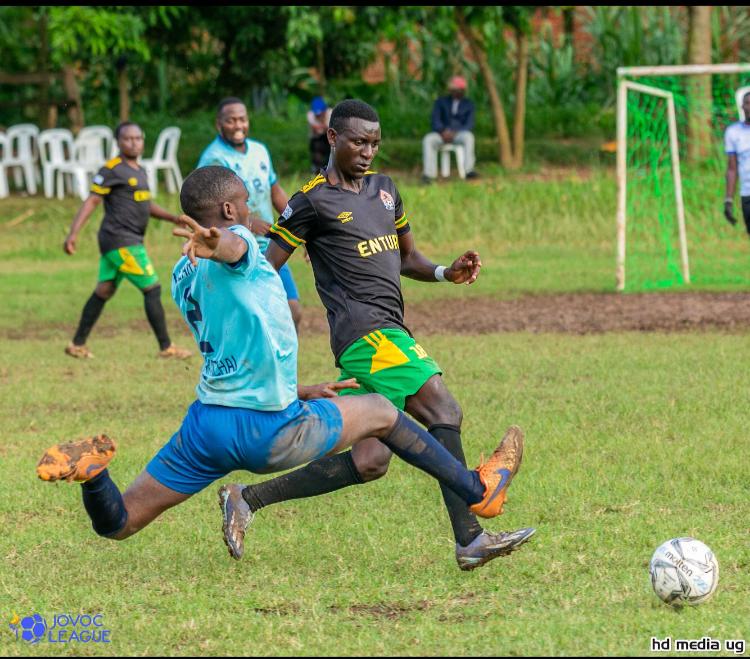 Him: Babe come watch me play football this weekend at kanyanya 😁😁 :::Also him👺👺👇👇