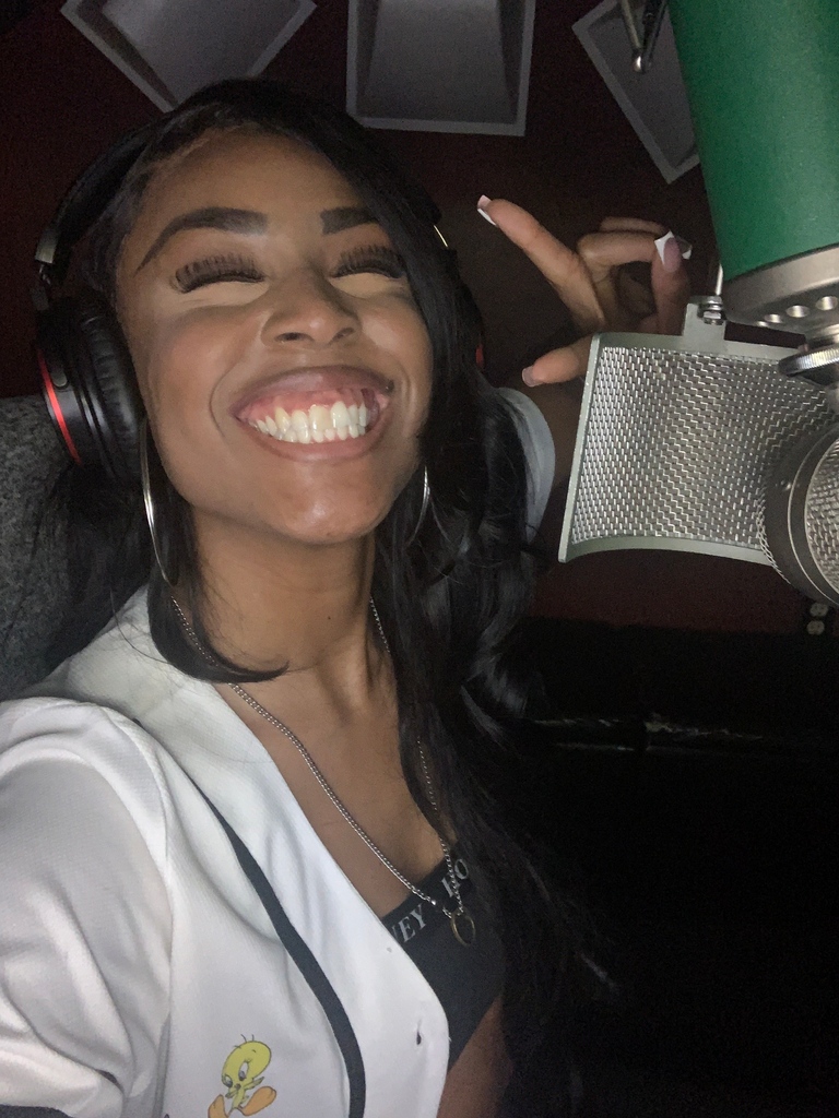 Book with me before the rest of the calendar year is gone 😅!

#LexC #LexCATL #singer #songwriter #entertainer #artist #music #rapper #InTheStudio #engineer #StudioEngineer #MusicEngineer #RecordingEngineer #songs #DopeArtist #StudioSession #singing #smile #selfie #BookMe