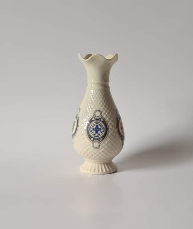 Collectable Curios' item of the day... Vintage Belleek GAA 100th Anniversary 1884-1994 Vase in Original Box

collectablecurios.co.uk/product/vintag…

#Belleek #GAA #Vase #IrishPorcelain #Trending #Home #PreLoved #ShopBelfast #ShopVintage #StGeorgesBelfast  #StGeorgesMarketBelfast