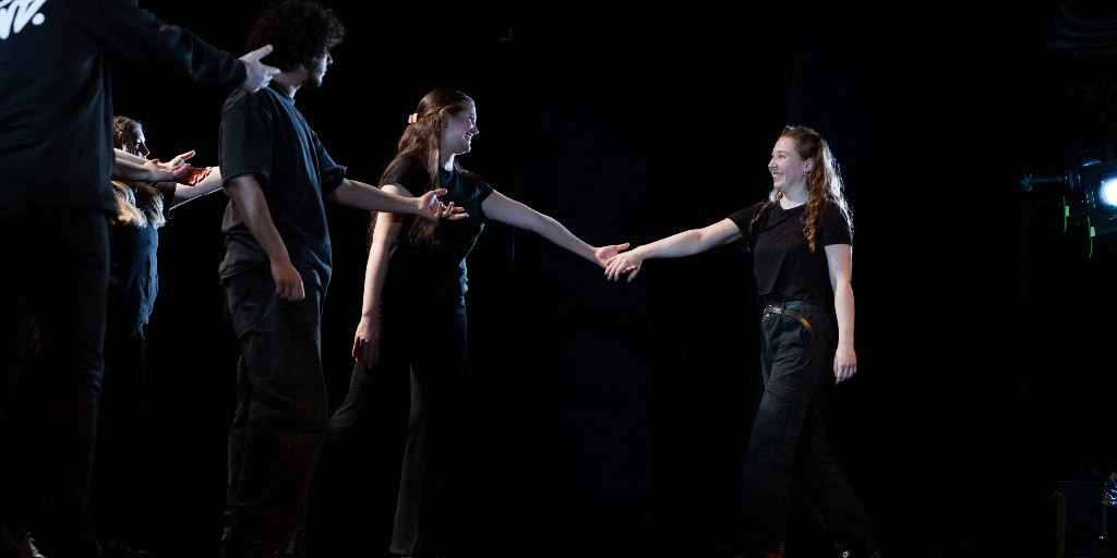 🎭Join In - Our 16-25's Young Ensemble 🎭 This Summer Term, join a professional director to work through a series of workshops exploring a range of dramatic conventions and practitioners. More details here: ow.ly/hOY950RpfWQ 📷@StuartArmitt