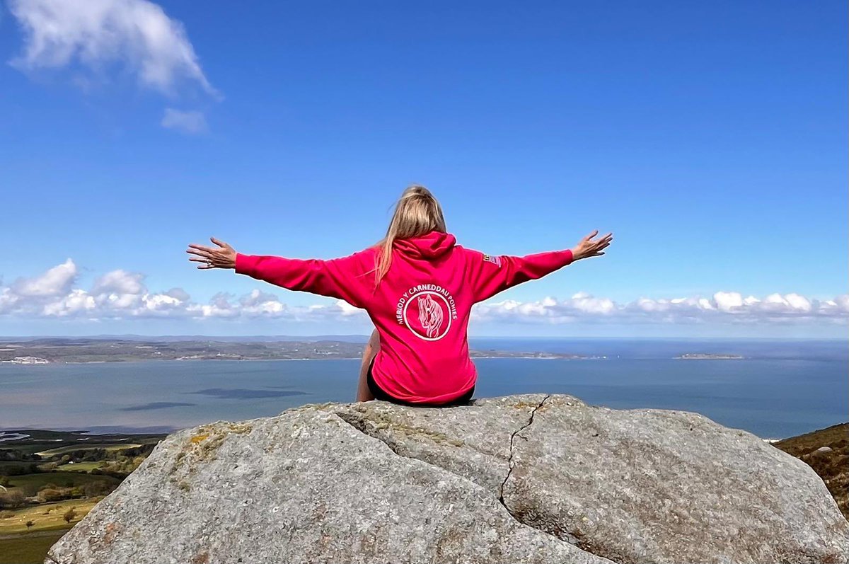 Great to see Emmeline in her hoodie. Happy Birthday for yesterday. Glad you picked a great colour like @madphilhorton & @1GarethWynJones Take a look at the merchandise topmarkuniforms.co.uk/collections/me…