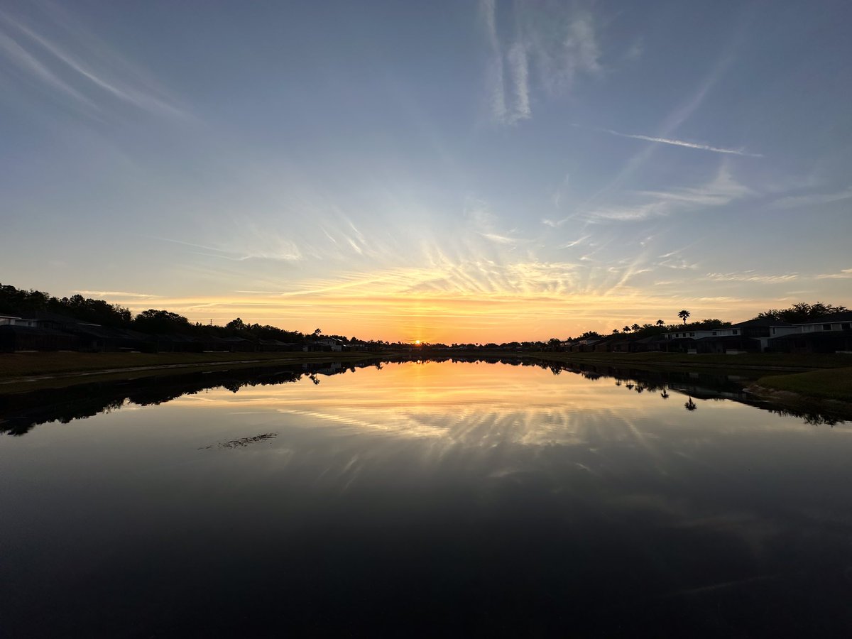 mickfitz99's tweet photo. This morning’s sunrise, going to be a bright bright sunshiny day ☀️ @StormHour @worldphenomena1 #SunsetLakes #citrusridge https://t.co/XHjvy2teqF