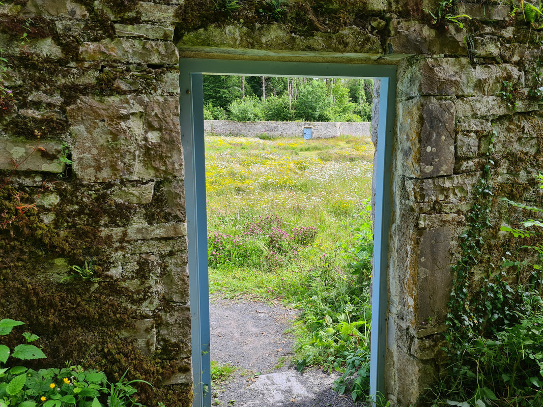 Another recommendation for the weekend is Moore Hall Estate in County Mayo. The estate has a network of forest roads which provide a pleasant walk with as main focal point the ruins of Moore Hall House. outdoorfitnesssligo.com/blog/moore-hall #ireland #countymayo @MayoDotIE