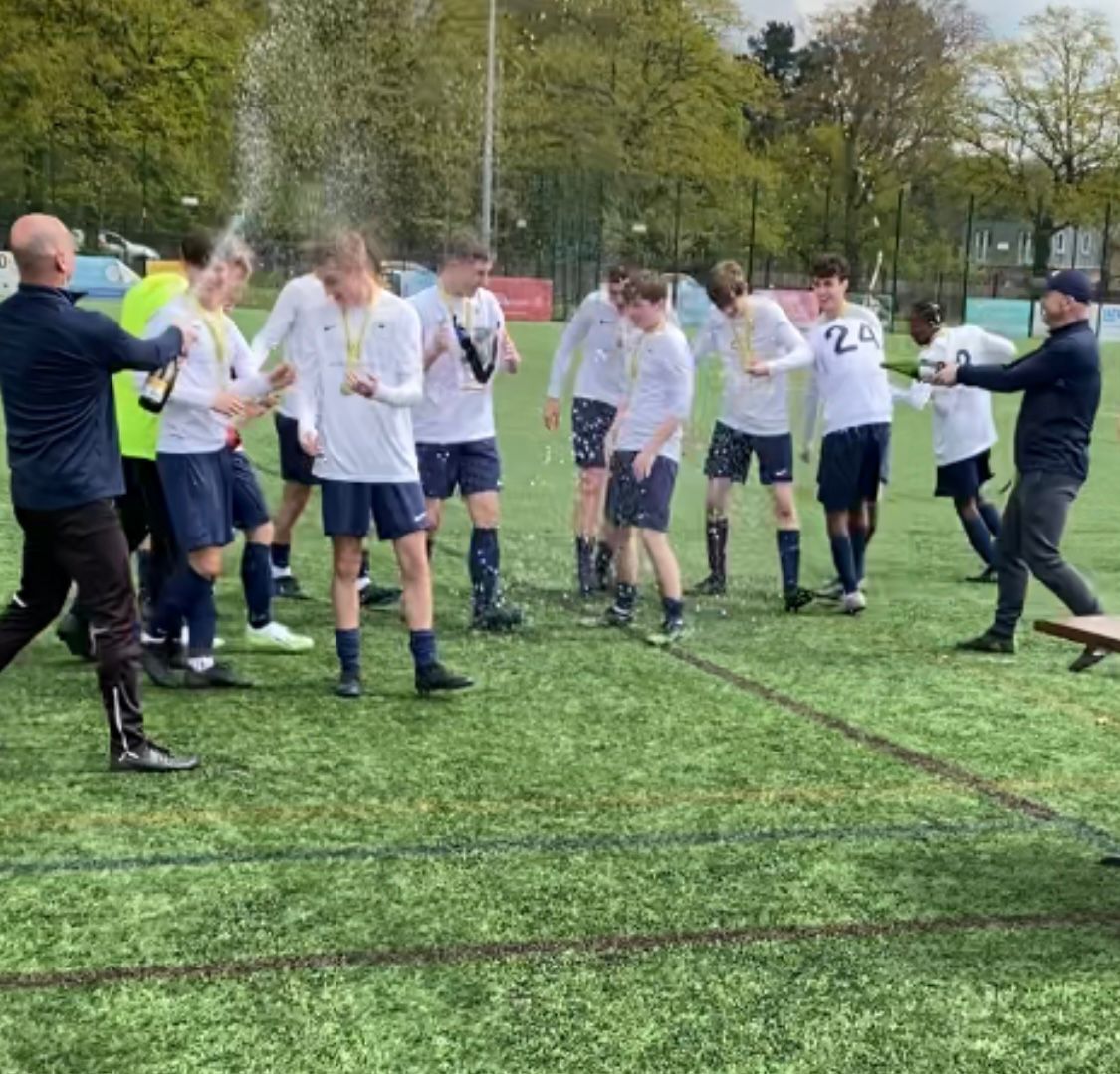 MSB Woolton Bilbao U18 Division Champions 🏆🏆 Congratulations 🎉🥳 to MSB Woolton Bilbao who were presented with the League trophy and medals 🥇 by Tom Hughes from the League Management Committee Well done to Jon Broad Hurst and his team 👏👏👏