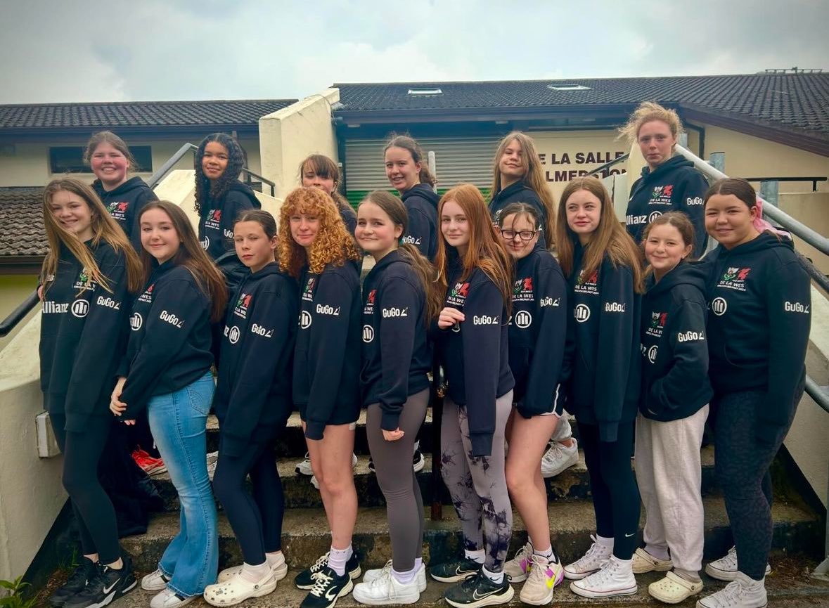 Our Joint @DLSPFCRugby / Old Wesley Girls u14s all set for departure as they make the long trip to Ravenhill Rd this evening to cheer on the @IrishRugby team In their final @Womens6Nations game vs @Scotlandteam