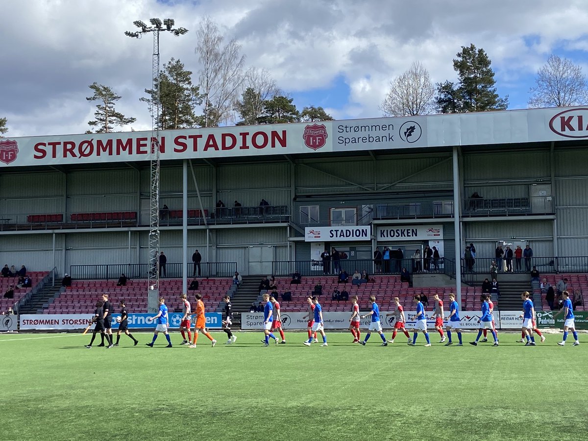 kwhansg's tweet image. Da er vi i gang @StrommenIF - @SjelaLive #Strømmen.