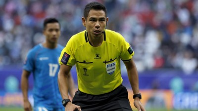 🚨 BREAKING 🚨

Wasit asal Tiongkok, 🇨🇳Shen Yinhao ditunjuk sebagai wasit utama pada laga Semifinal 🇶🇦Piala Asia U23 2024 antara 🇮🇩INDONESIA U23 kontra 🇺🇿Uzbekistan U23 (29/4)

Sementara itu wasit asal Thailand, 🇹🇭Sivakorn Pu-Udom ditunjuk sebagai wasit utama VAR.