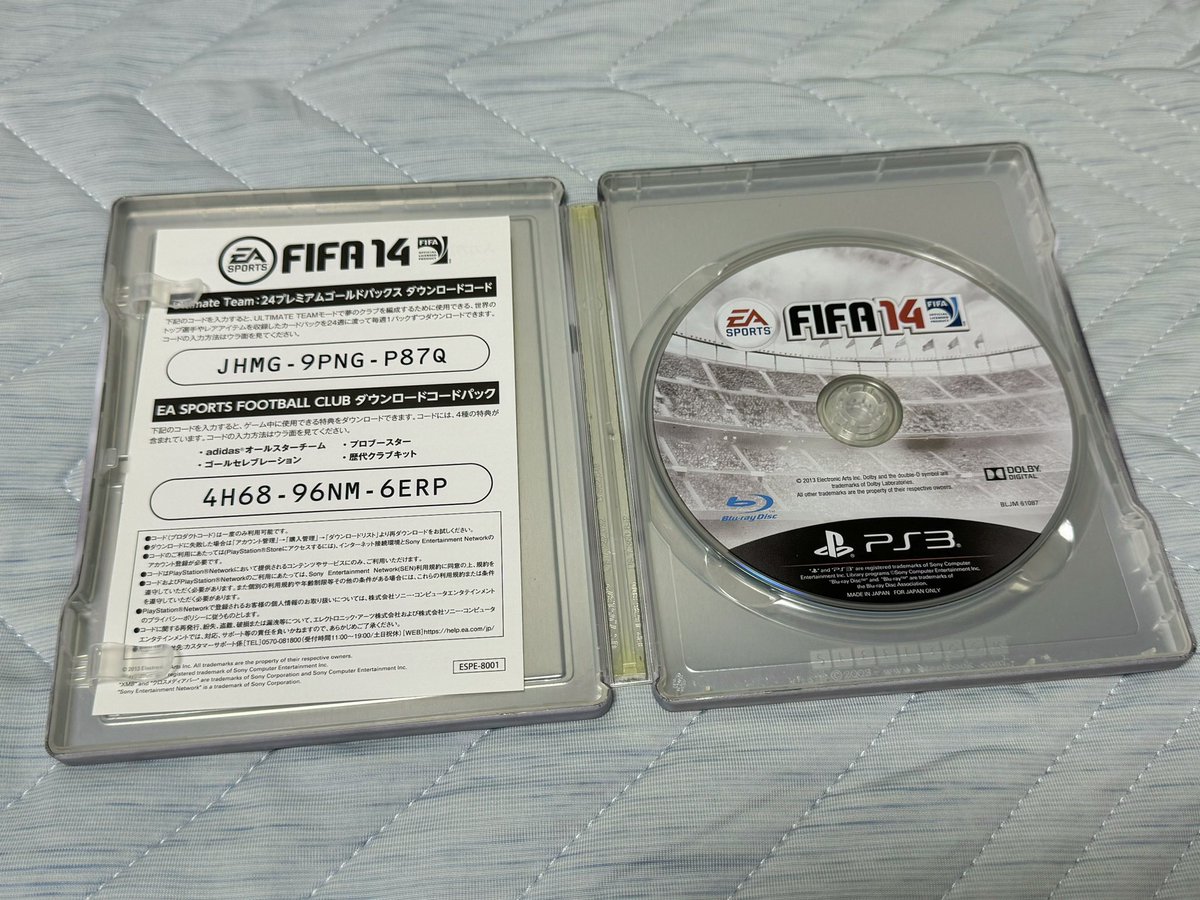 メルカリで買ったPS3版FIFA14 スチールブック
付属のレンチキュラーカードは裏が磁石で、表のくぼみにピッタリはまる

ってかこんな10年以上前からスチールブックってあったのか