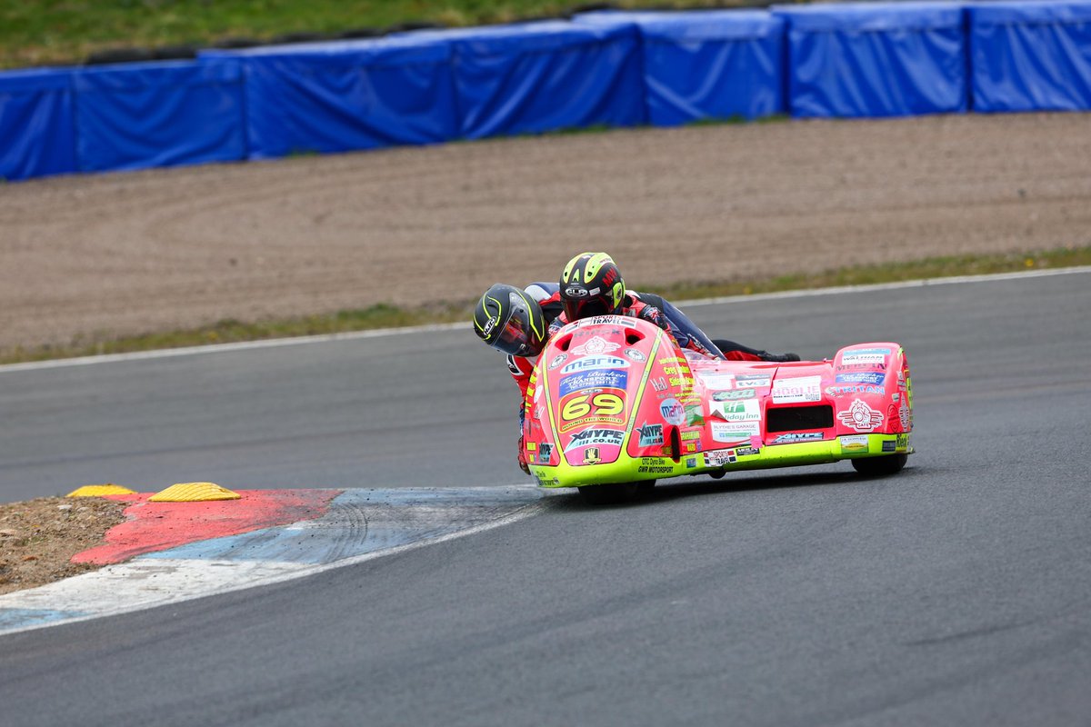 Qualifying is complete ☑️ We now move onto the first set of 14 races for the Scottish Championship Bike Racing weekend. Head on down and get your tickets at the gate.