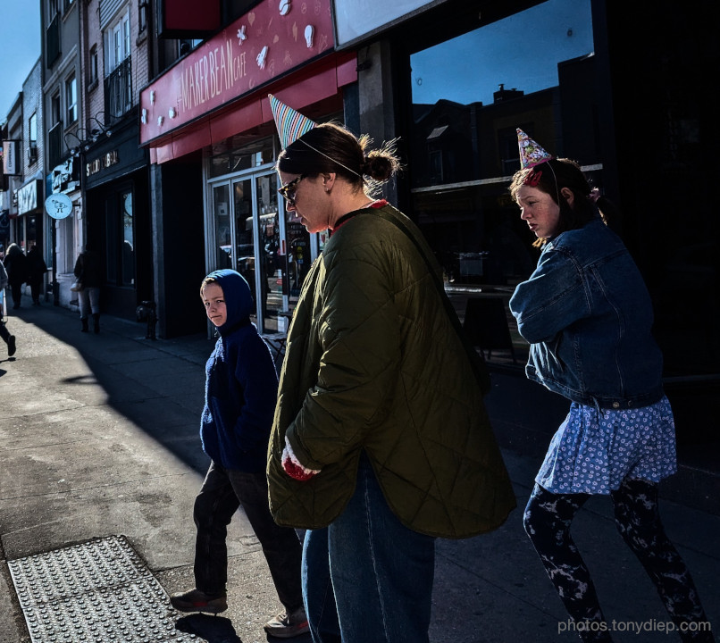 Disapproval

#streetphotography #streetphotographers #streetphoto #photooftheday #torontophoto #dailyphoto #thephotohour