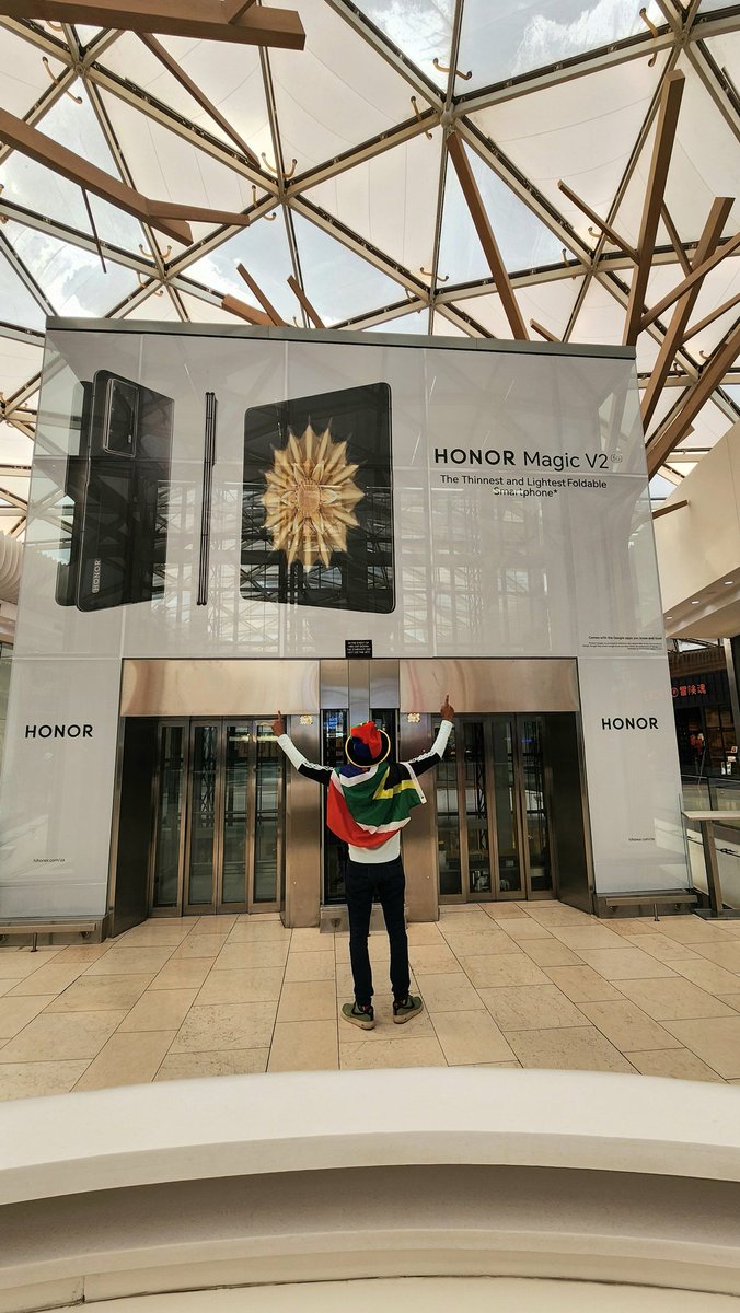 Snapped pictures at @TheMallOfAfrica by the Honor Magic V2 branding by the lift, escalators and on the advertising boards #HONORMagicV2 #HONORMagic6Pro #DiscoverTheMagic @HonorAfrica