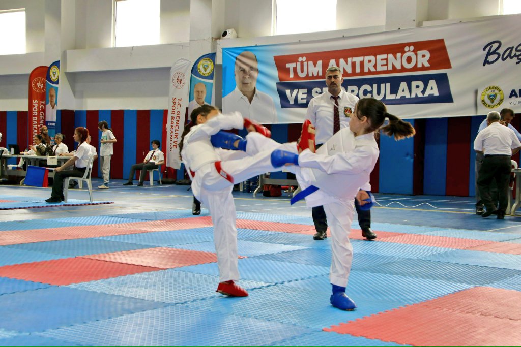 Yüreğir Sporla Büyüyor 🥋 🇹🇷 23 Nisan Ulusal Egemenlik ve Çocuk Bayramı Adana Kulüpler Arası Karate Şampiyonası'nda mücadele eden tüm sporcularımıza başarılar dileriz. 📍Ertuğrul Gazi Spor Kompleksi