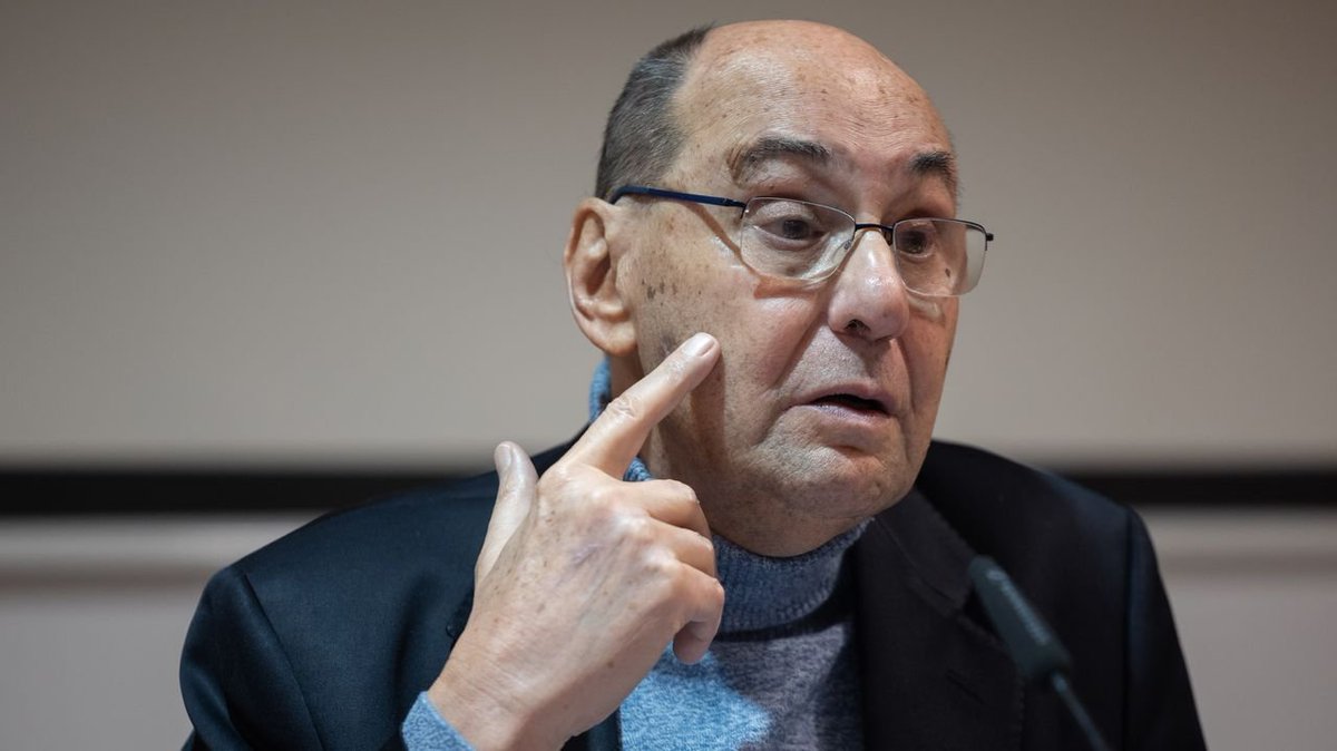 Vidal Quadras recibió un tiro en la cara hace pocos meses. Nadie habló de 'deshumanización' de la política. Apenas generó polémica... Ahora Pedro Sánchez se ve acorralado por la corrupción y todos lloran, todos reflexionan y el país se paraliza 3 días. La puta España socialista.